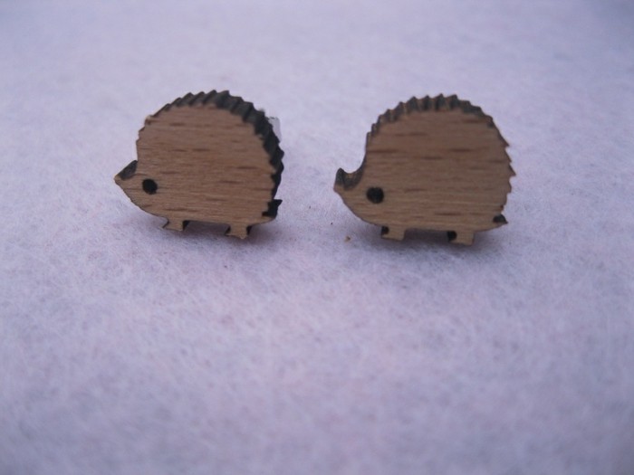 टिंकर-साथ प्राकृतिक सामग्री-बच्चों-दो के साथ-प्यारा-Hedgehog