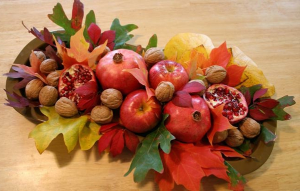 工艺秋季水果和核桃