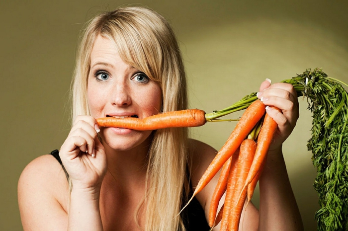 ruskeat vihreät silmät, joten silmät pitäisi olla terveellisiä, syökö tarpeeksi porkkanoita?