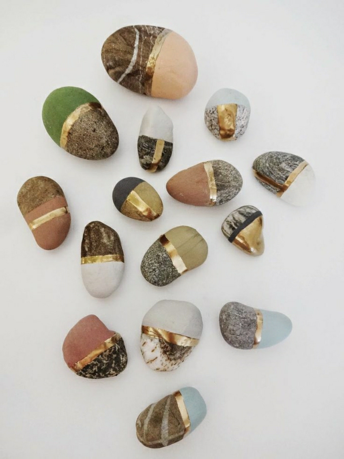 עיטור פס אבנים ושתיים-חצי-צבועים זהובים