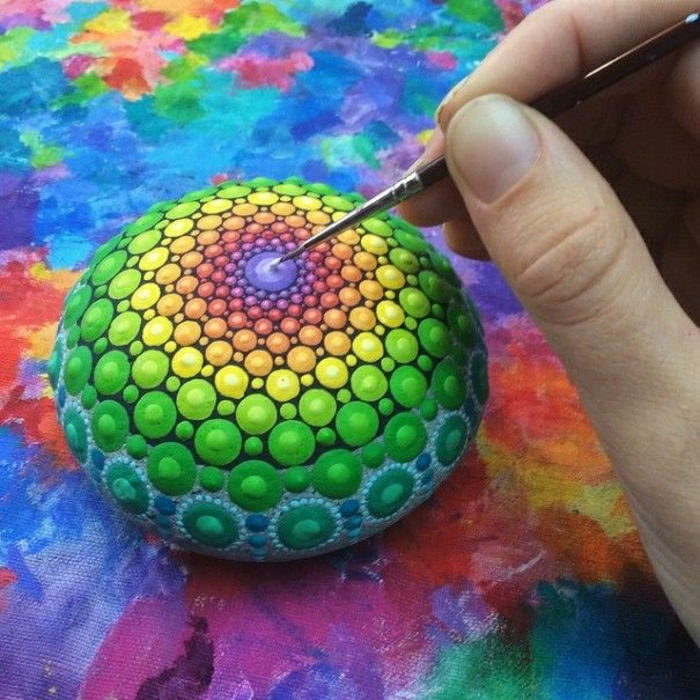 maalatut tiilet-fabiges Mandala Pattern neonväreissä