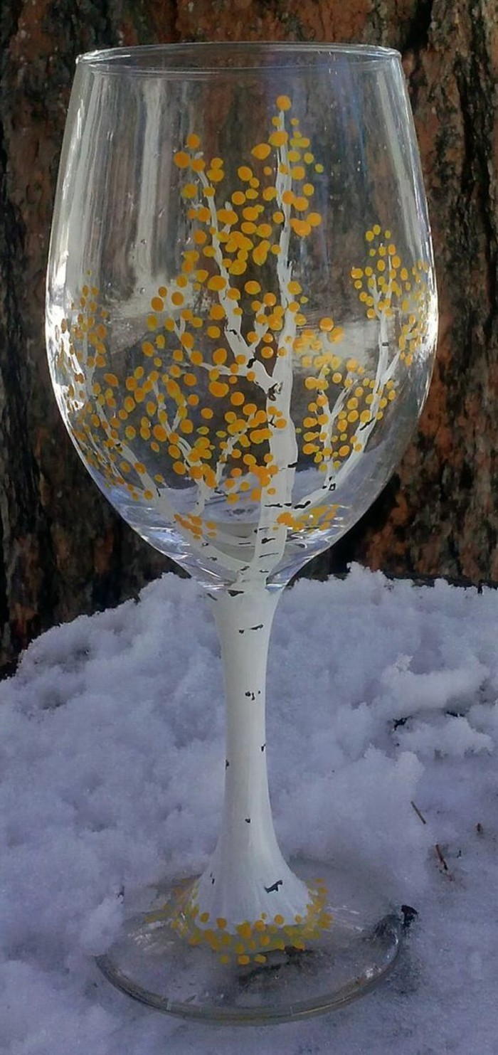 maalattu-as-koivu-viinilasi lumessa