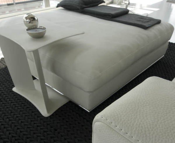 mobile-table-de-lit et blanc