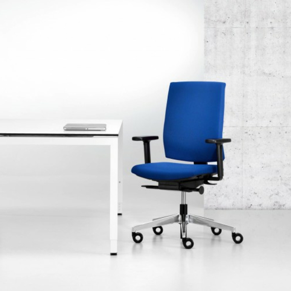 蓝色的办公椅，带，漂亮的设计的室内设计理念