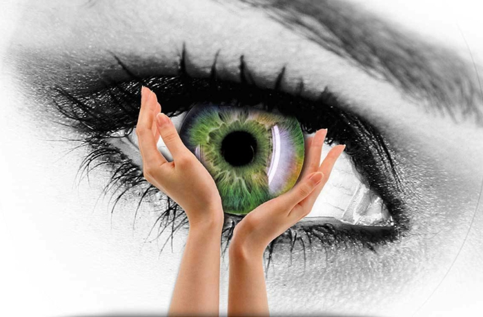 ruskeat vihreät silmät tarkoittavat vihreää silmän silmää silmällä, jolloin kaksi kättä pitää silmällä