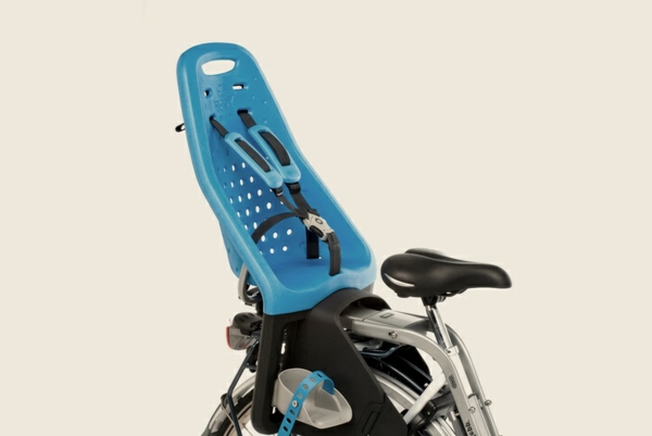 蓝儿童自行车座椅kinderistz-自行车在蓝色
