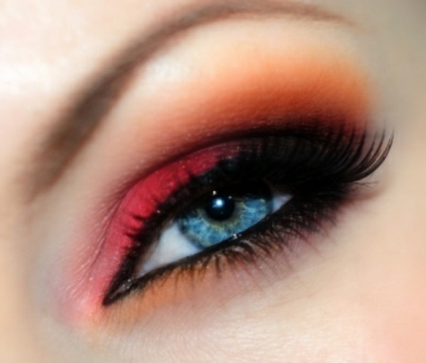 眼部化妆 - 美丽的眼睛与红色化妆