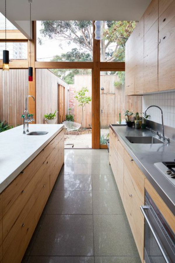 lattiasta kattoon ultramodernes-design-keittiö, puiset kaapit
