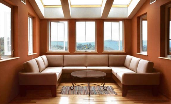 ruskea-väri-for-kulma-sohva-kannet-tyylikäs olohuone runko