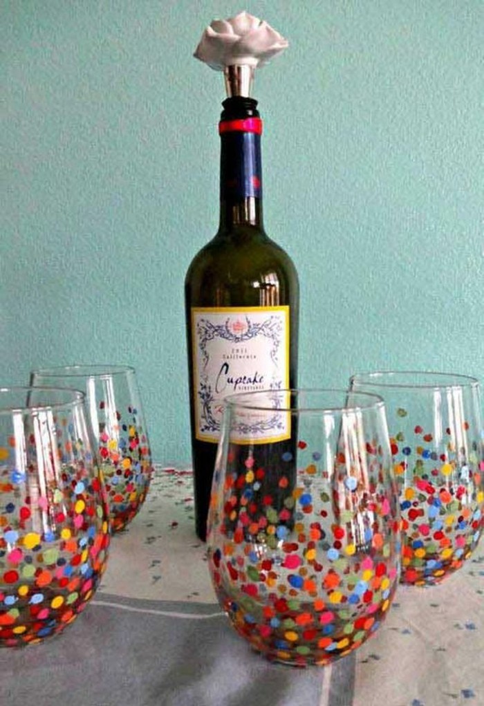 रंगीन सजाया वाइन ग्लास-सरल के साथ डिजाइन