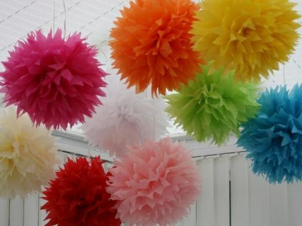 haz tu propia decoración del partido - bolas de papel en colores brillantes