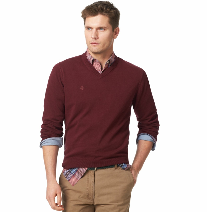 Código de vestir casual hombres blusa roja pullover camisa cuadros marrón pantalones beige con cinturón de estilo