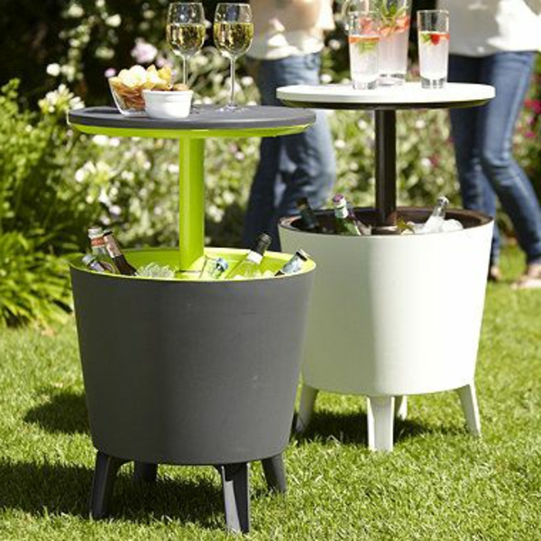 tables-on-the-grass deux belle-Bar