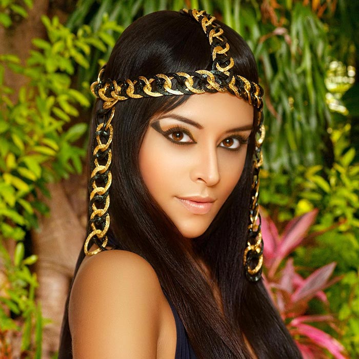 pharaonin美丽的头饰和长盖子抚摸黑色的服装理念