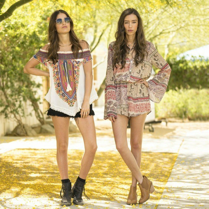 Coachella festival stavlja na ideje čizme i čarape s kratkim hlačama i širokim vratima hippie bluze