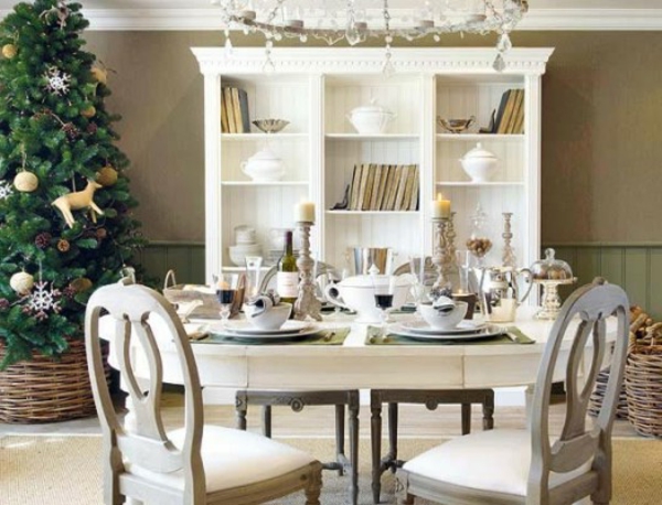 קישוט חג המולד הלבן - חדר אוכל אלגנטי עם ארון גדול