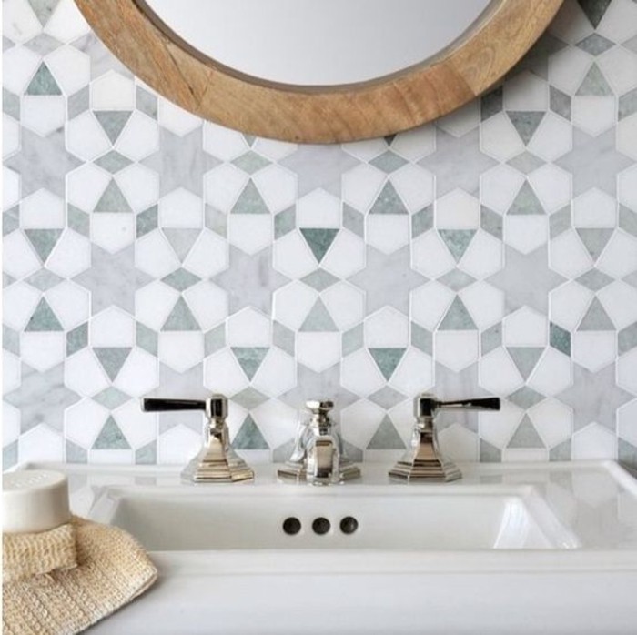 hűvös fürdőszoba csempe ötlet érdekes geometriai formák