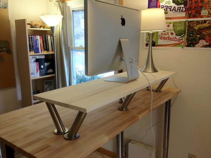 cool-escritorio del ordenador de mesa-construcción-propiedad