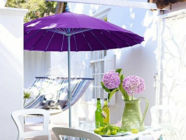 coole_gestaltung-balcón-púrpura sombrilla