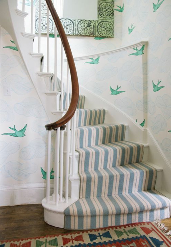 楼梯蓝白色冷地毯