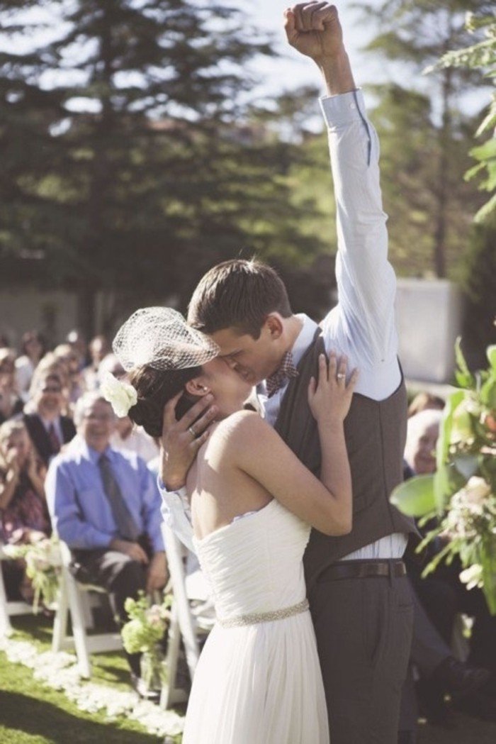 frais photo de mariage baiser entre deb mariée et le marié