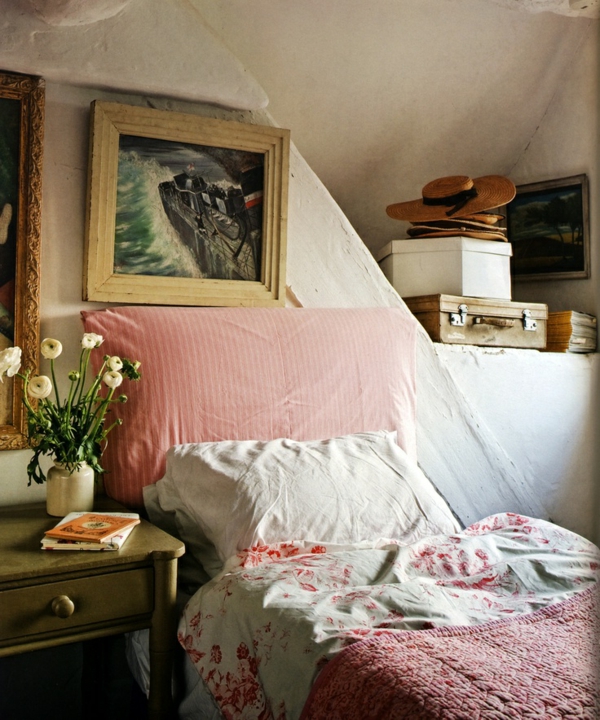 देश शैली के बेडरूम - बहुत छोटा और बहुत आरामदायक