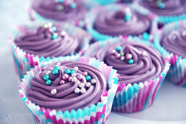 बैंगनी-cupcakes-डेकोरेट-cupcakes-रेसिपी-रंगीन-cupcakes