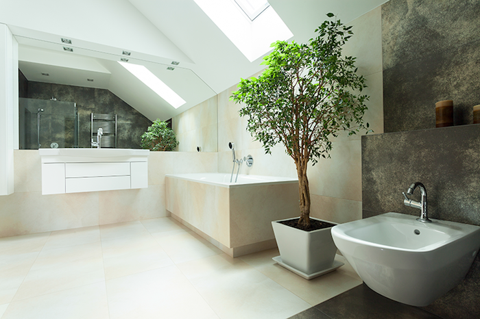 pienet tilat taitavasti perustettu valkoinen kylpyhuone sisustus ideoita kasvien pesuallas