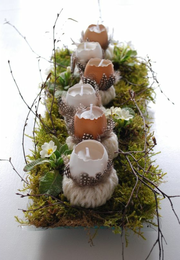 装饰的想法 - 弹簧扣押与 - 苔藓的碎鸡蛋和烛光
