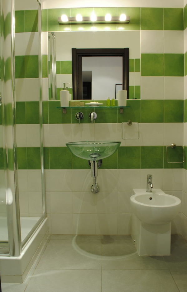 décoration-de-salle de bain-salle de bain carreaux combinaison de couleur moderne -vert et blanc