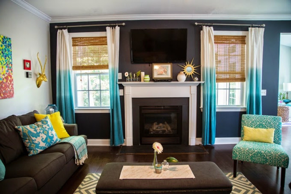 decoración en turquesa-color-acogedor-sala de estar-diseño - sofá con cojín