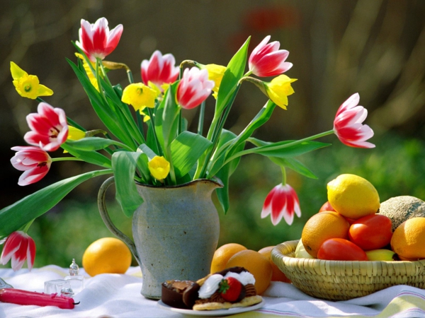 桌面背景春天多彩花卉和鸡蛋