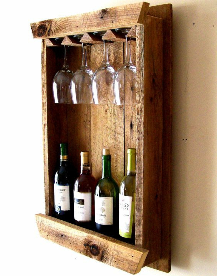 יין המדף עצמך לבנות רעיונות ארבעה בקבוקי יין וארבע כוסות יין בקבוק עבור כל רהיטי המזרן זכוכית