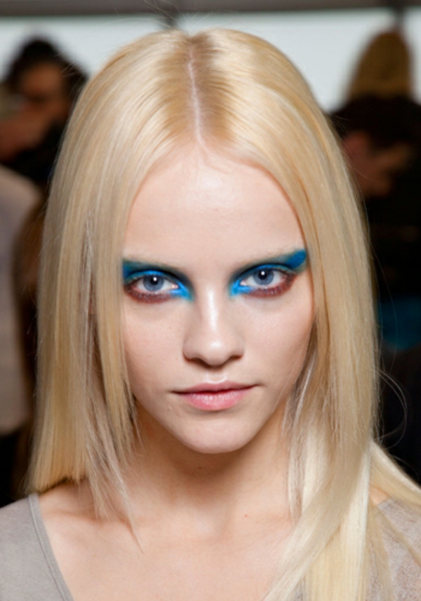 眼部化妆 - 醒目的蓝色化妆