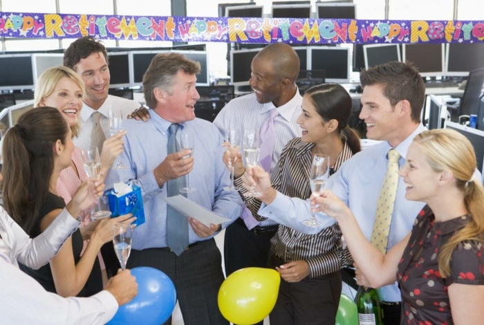 código de vestimenta business casual party para un colega de la pensión es una gran ocasión para celebrar