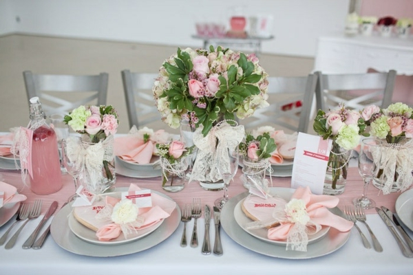 स्टाइलिश-टेबल डेको के- गुलाबी पीले के लिए शादी