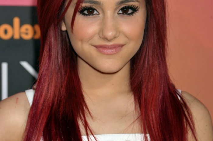 σκούρο κόκκινο-μαλλιά-Ariana-grande-με-fancy-χτένισμα