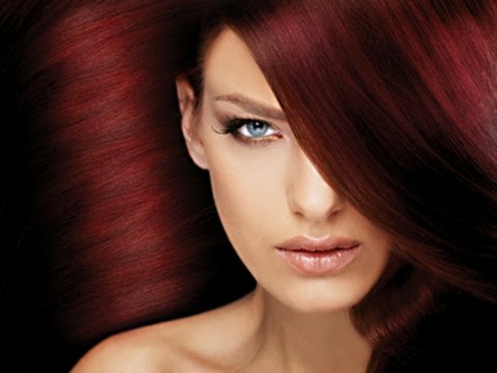 σκούρο κόκκινο-μαλλιά-εξωφρενικές εμφάνιση
