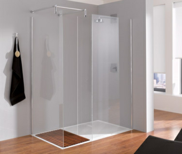 淋浴房从玻璃地面的现代设计