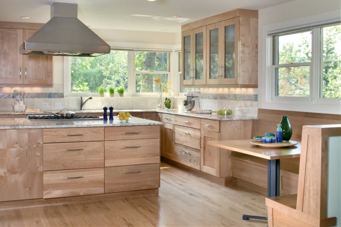 角落板凳与 - 表的木材，质朴美丽的厨房