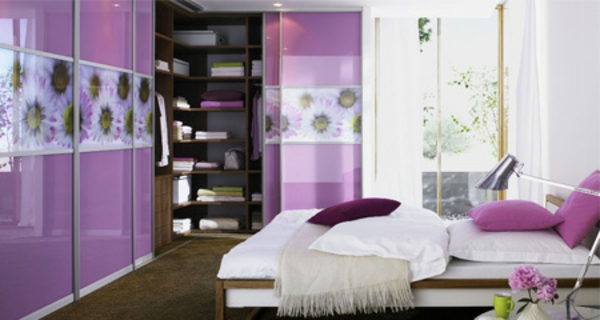 ъглов шкаф в двустаен-лилав цвят