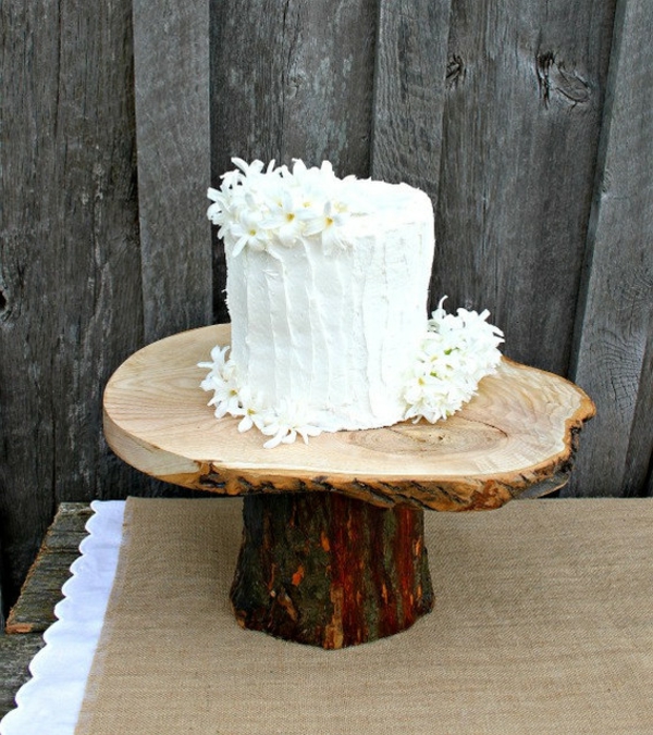 ξύλινη γιορτή γάμου - όμορφο μοντέλο πίτας