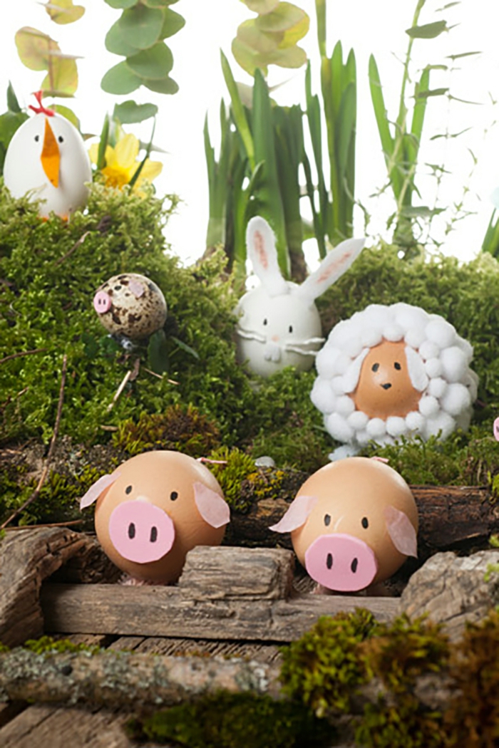 Images d'oeufs de Pâques - Figures entourées d'animaux de ferme avec de la verdure