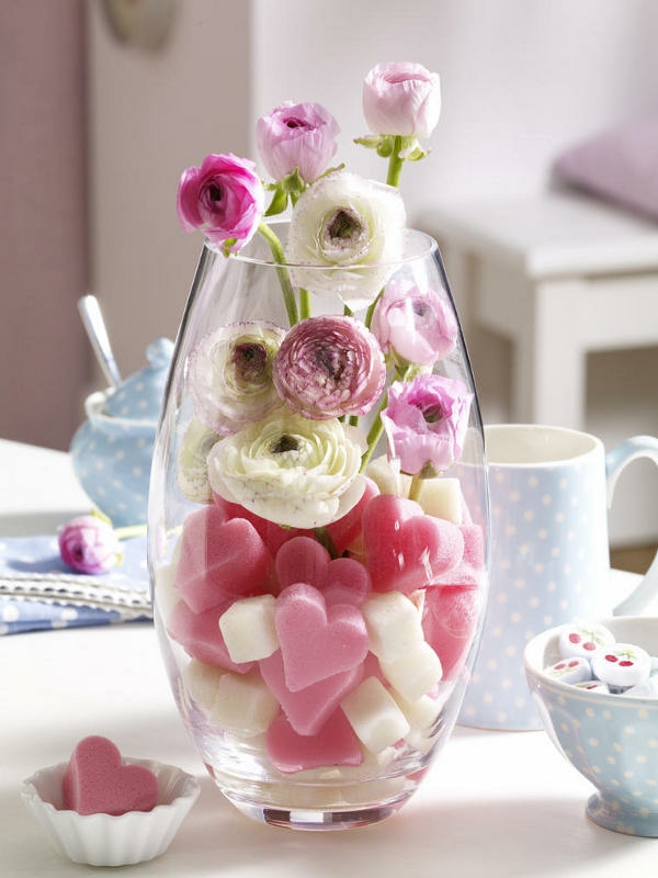 különös-asztali-díszítéssel-virágokkal-szuper-ötletekkel-sok rózsával