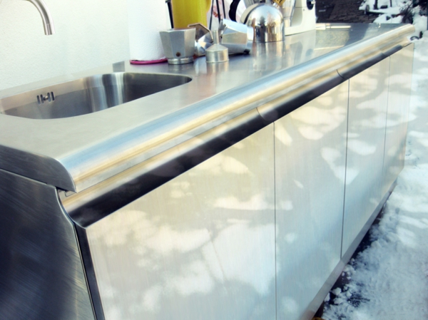 水槽不锈钢现代厨房框架 - 美丽的厨房台面