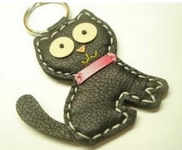 a-cat-yourself-sewing-keychain-look raro