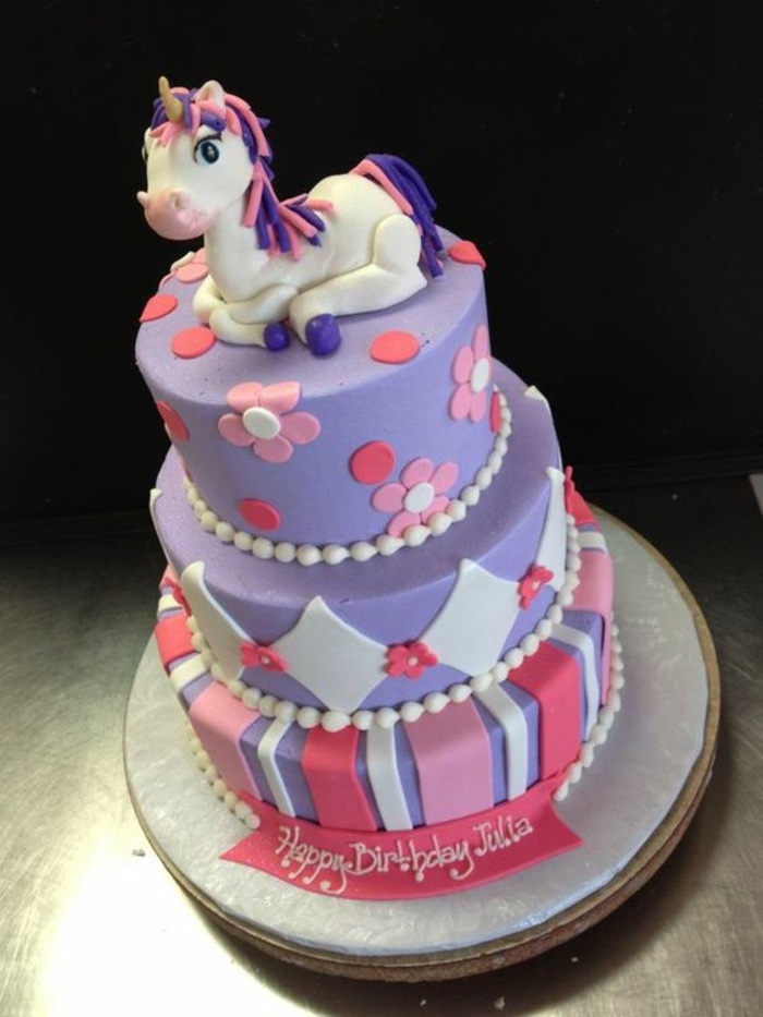 un gâteau pour enfants pour les filles de la licorne