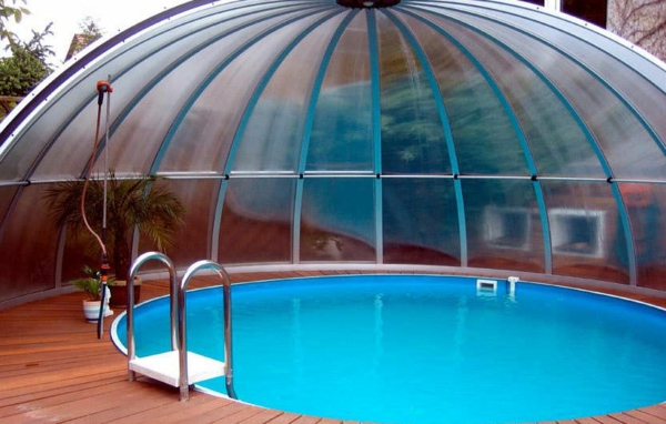 yksi-ultramodern-pool-design-puolet altaan peitetään