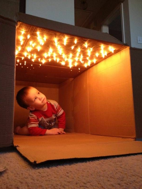 simple-craft-carton-with-lights-a-baby-underneath - super dulce foto