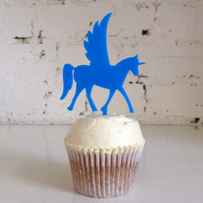 gâteau de licorne - voici une licorne bleue volante